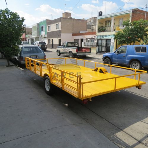 Remolque tipo plataforma de cama alta para usos varios