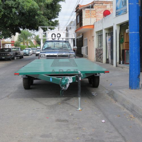 Remolque tipo plataforma de cama alta sin bordes ni topes