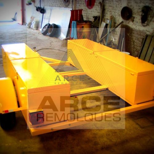 Chasis fabricado para brindar auxilio vial, con cajas de herramientas a los costados y espacio al centro para llevar llantas de refacción